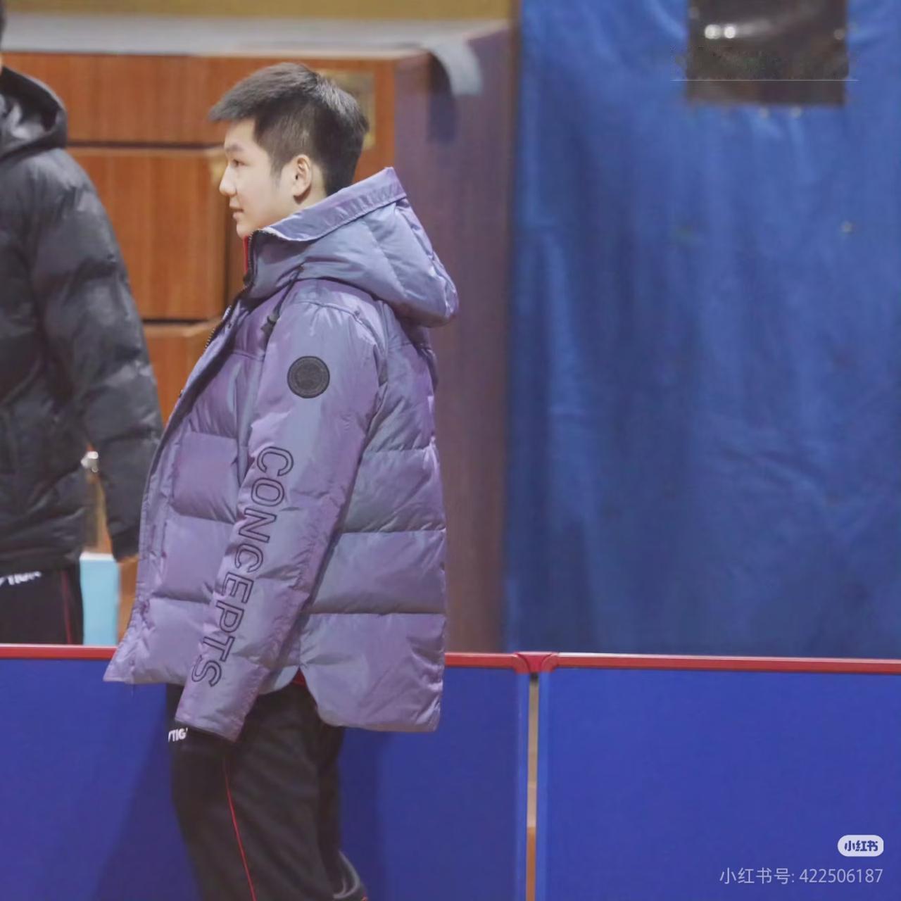 谁家的小孩这么可爱抱走了[大笑][大笑]