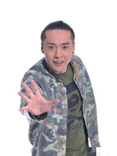 石梁一骁这次算是被卷进了不相干的风波里。

他是石凉和丛珊的儿子，平时很少露面。