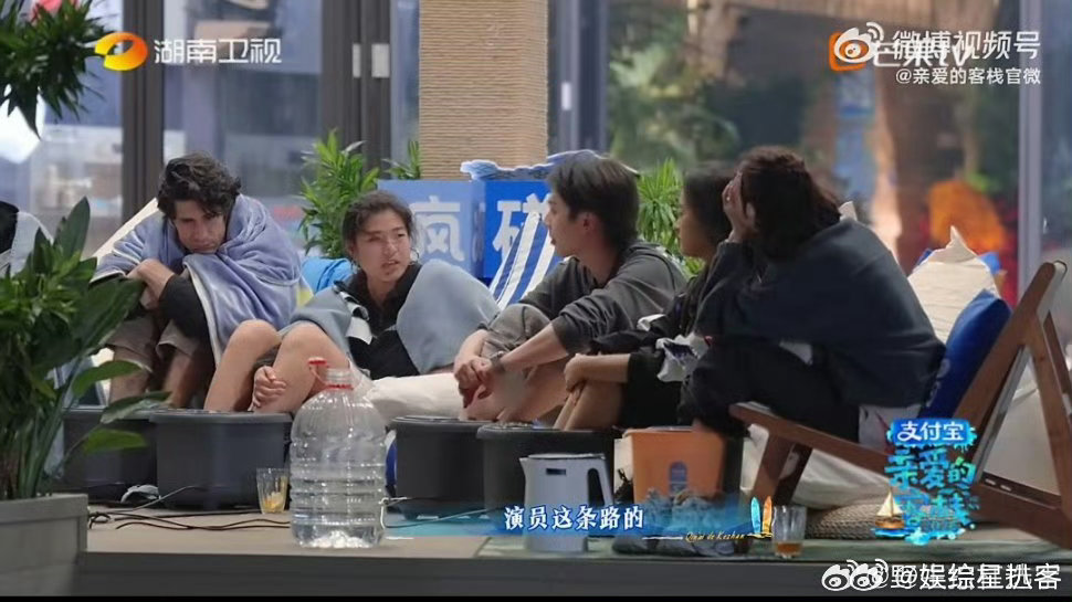 沈月沈月认为自己不算漂亮亲爱的客栈 谁能拒绝这么甜的沈月啊！不许再说自己不漂亮了