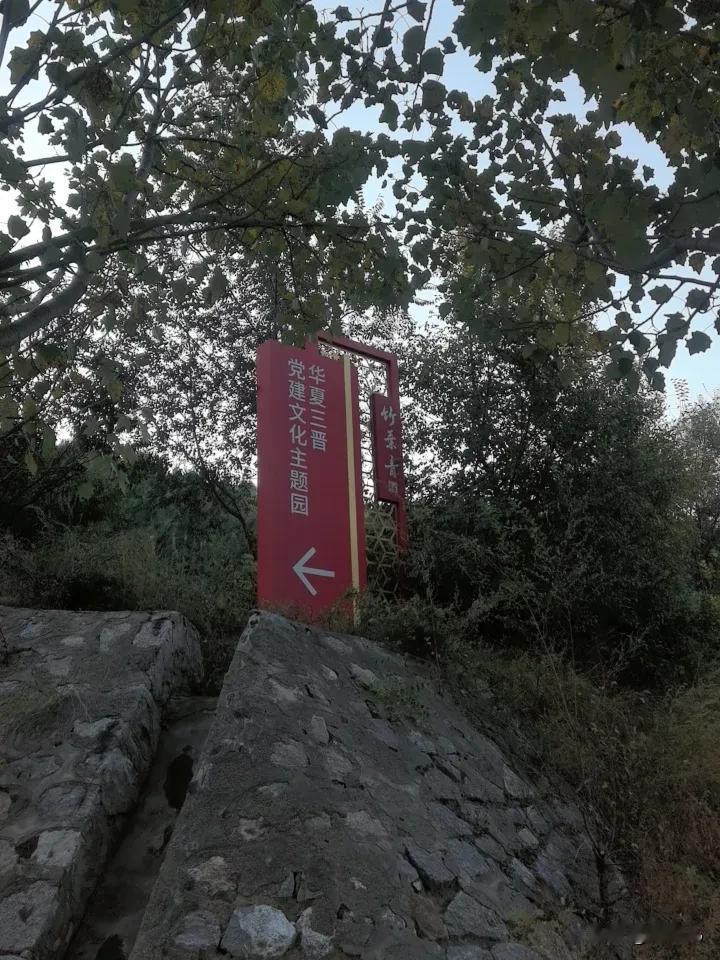 股票亏惨了，
也没有提前发工资，
七天就准备家里窝着吧。
不花钱，还省钱，
空间