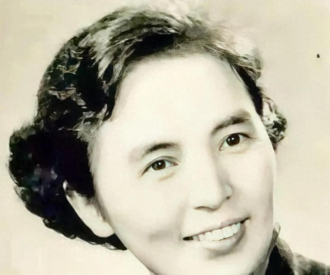 军校女生深藏身份两年，渡河时将关键情报藏于腰间，电报三十年后才还原全部真相
19
