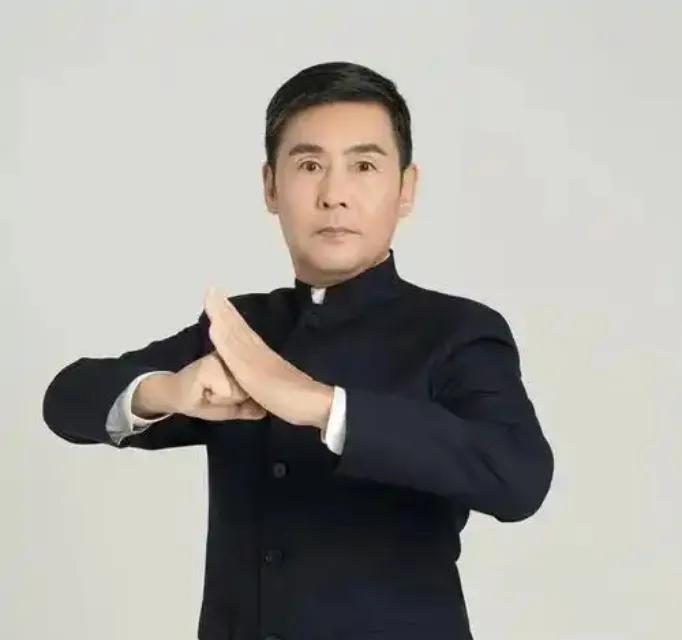 赵长军，曾是世界武术冠军，功力深厚，连甄子丹都曾是其手下败将。退役后他投身影视，