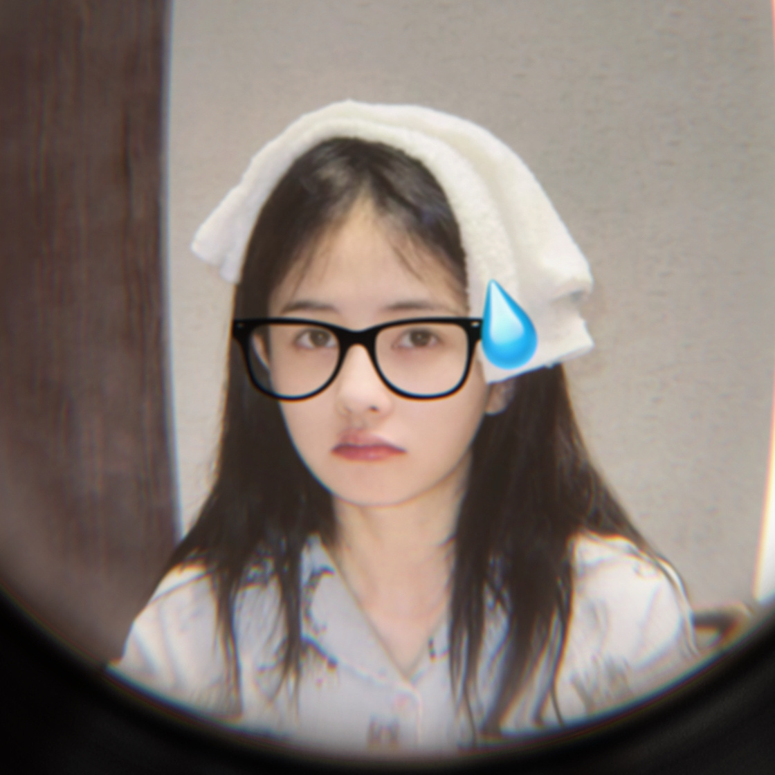 [捂嘴哭]本人监督侄女写作业就这样看她有没有偷玩手机结果达成尴尬对视 ​​​