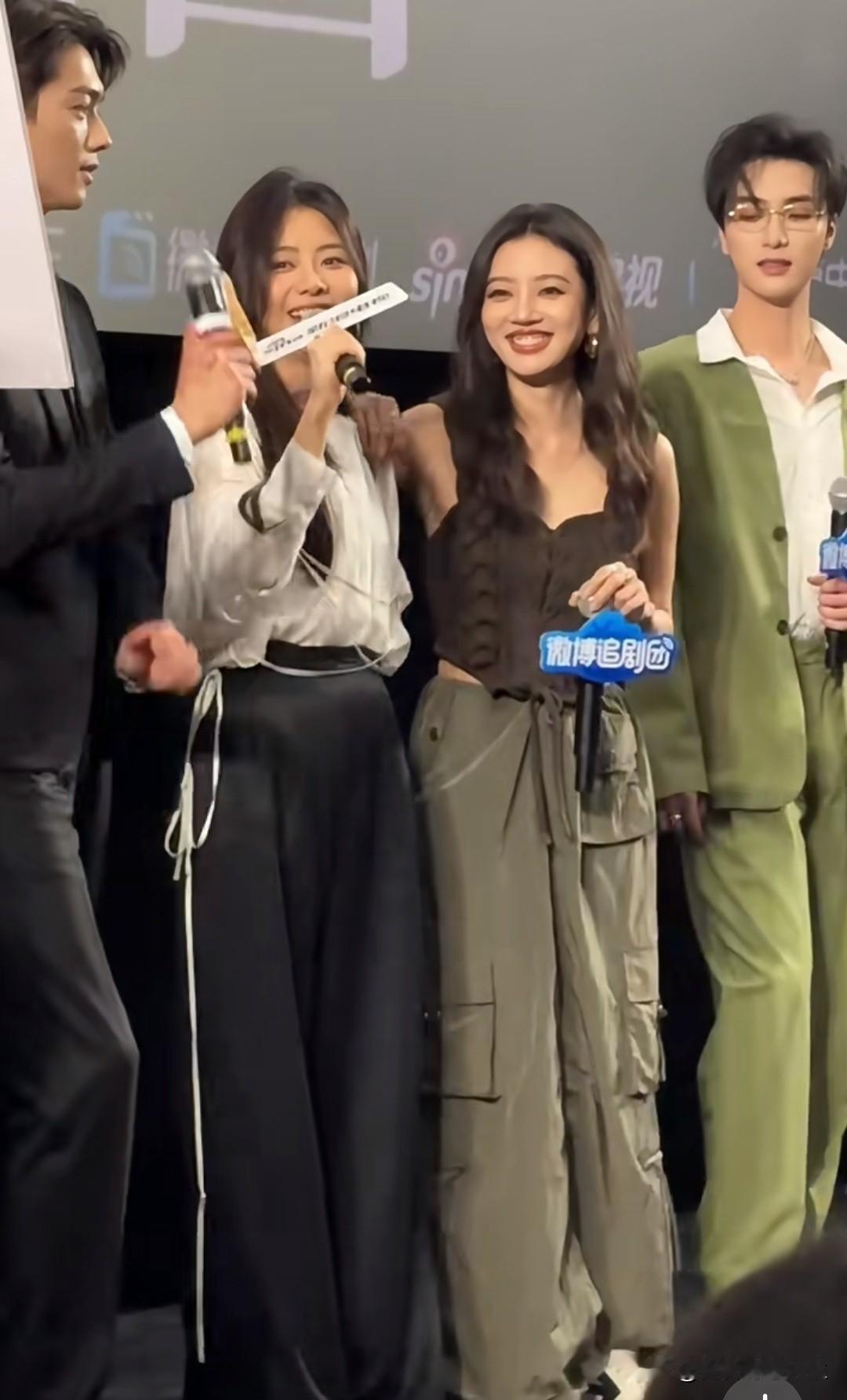 松韵这长发多好看，为什么一直短发，反正不管修啥花行都喜欢[呲牙] [赞][赞][