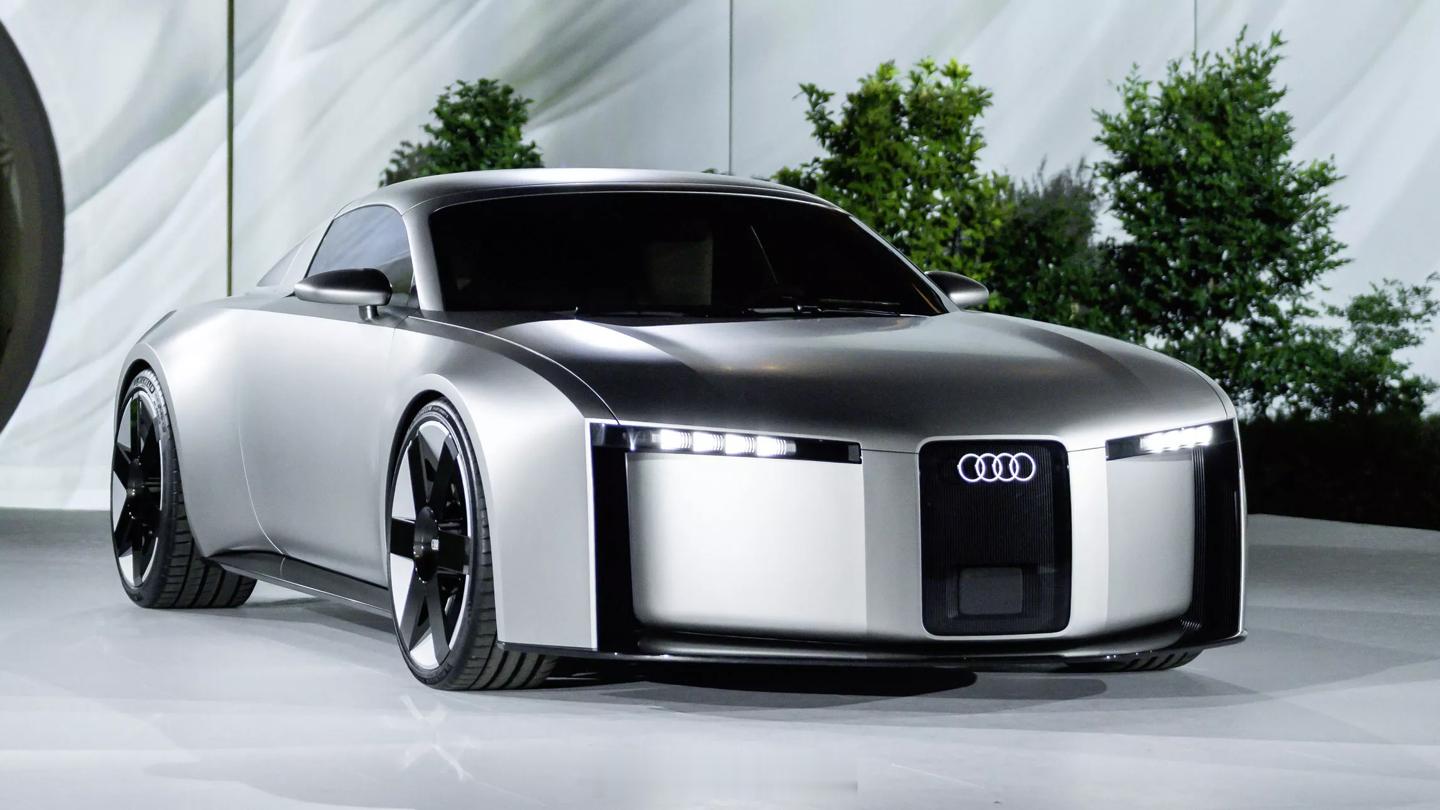 弗拉塞拉透露，这种垂直格栅未来将成为奥迪家族的主打设计。不过，为了让不同车型各具