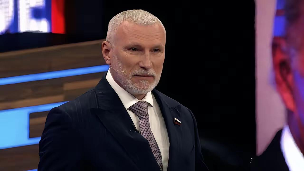 美国1月7日悍然扣留俄罗斯油轮“马莲娜”号后，美军欧洲司令部宣布:此次扣留行动，