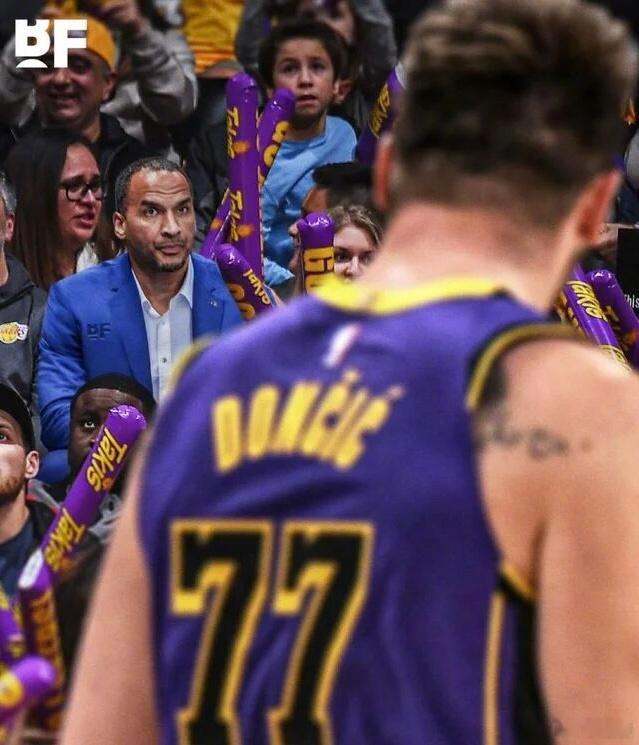 结束了。这张图背后的故事，被永远铭记在历史上。尼克这路人，是值得最后给丫来一回北