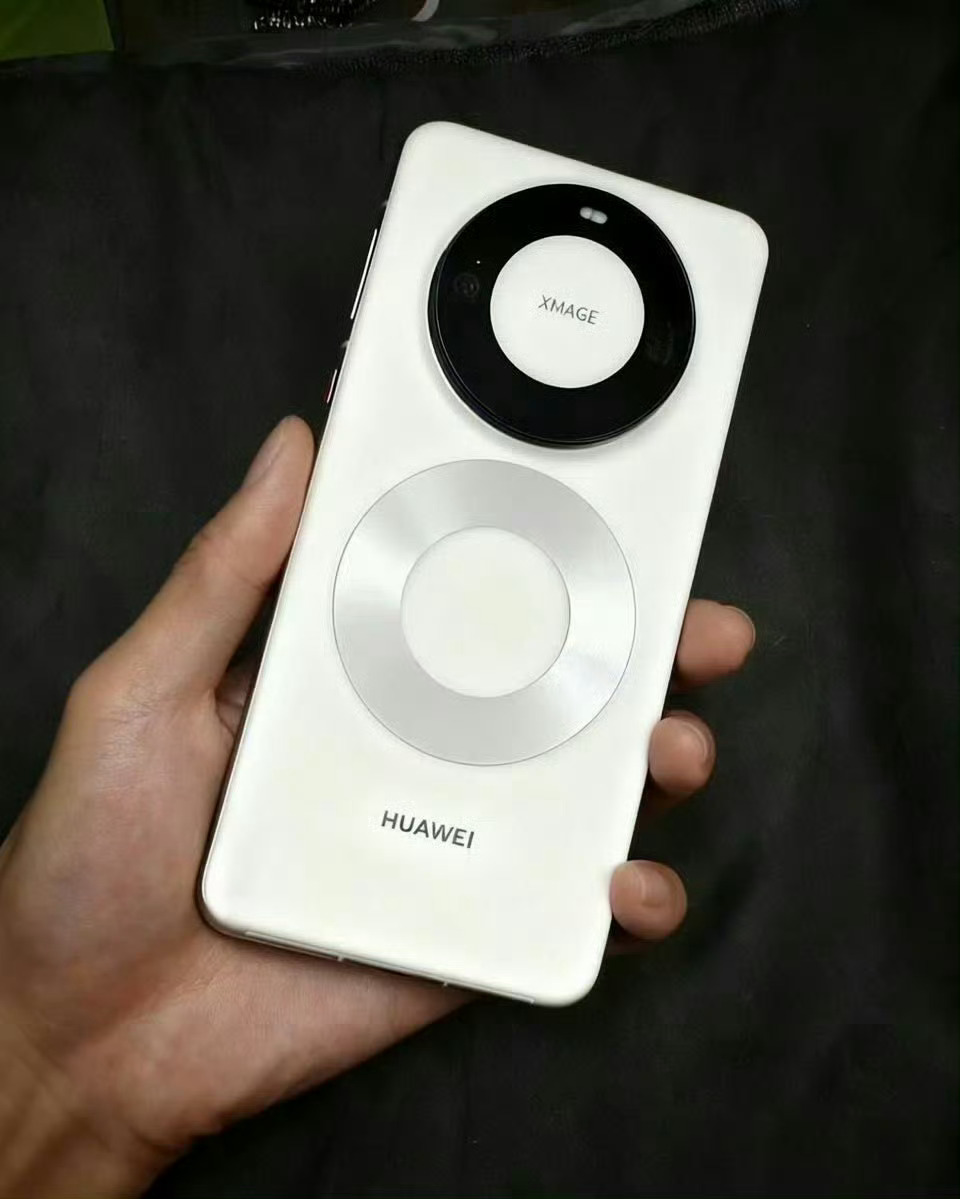 这么大晚上的突然爆出了Mate80那明天岂不是有更多料了 