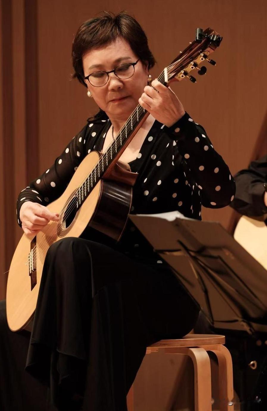 61岁成都嬢嬢考上川音学吉他，这才是退休生活的天花板！
 
家人们，这事儿也太励