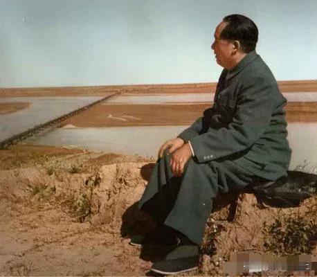 毛主席曾言：“若华夏之地，人情冷漠，贪腐成风，军民离心，资本家肆虐百姓，则吾一生