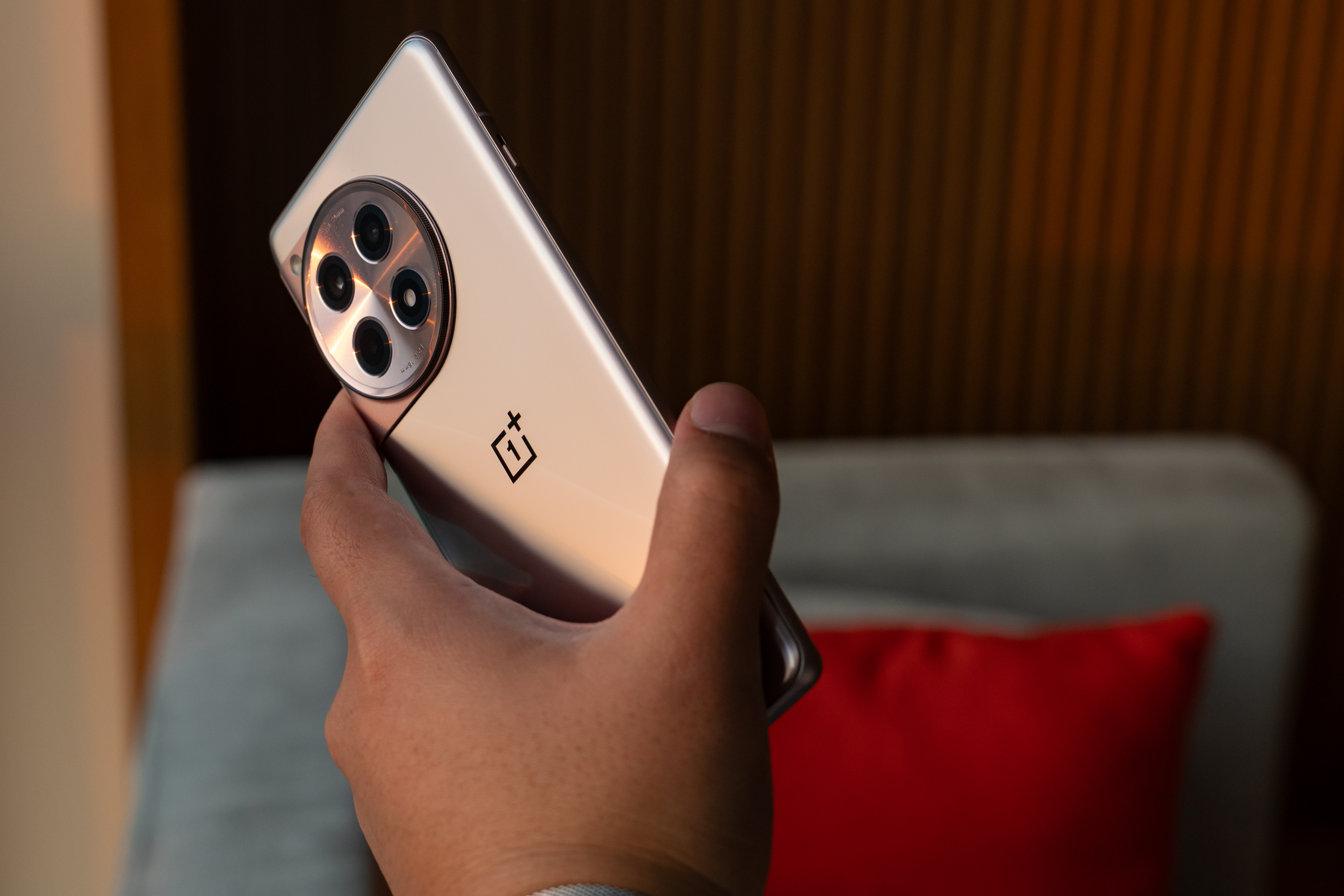 我最近经常用一加 Ace 3 来玩游戏，好像是做完游戏跑分测试之后，就没有怎么更