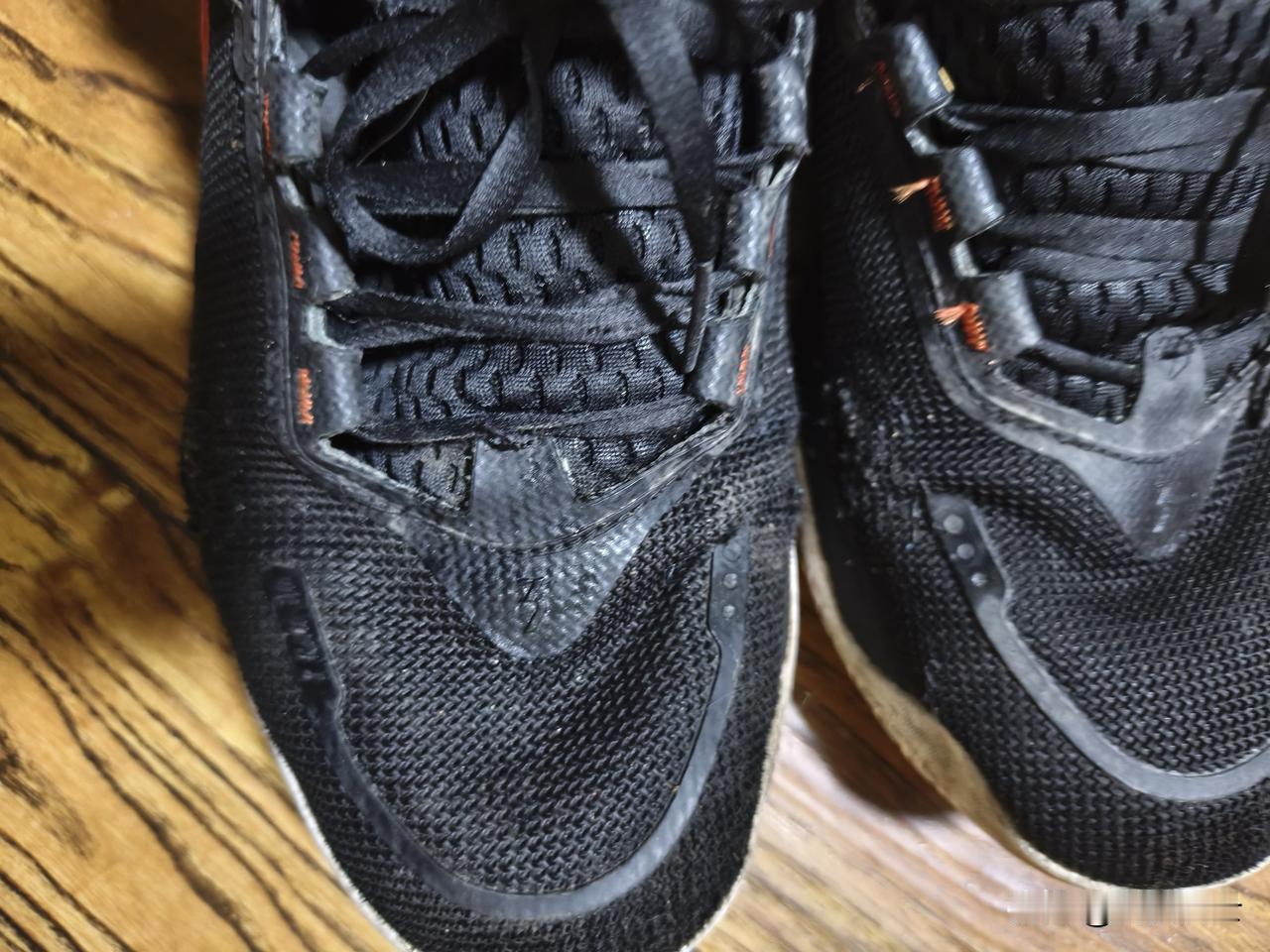 最近两年我都没有买过运动鞋，只是在春夏天的时候会买双凉鞋，就够我穿了。运动鞋我都