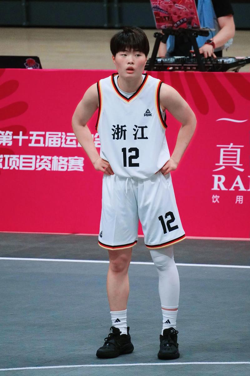 中国女篮官宣国家集训队再增一人！

即武汉女篮队长王佳琦，被中国篮协官宣增补至中