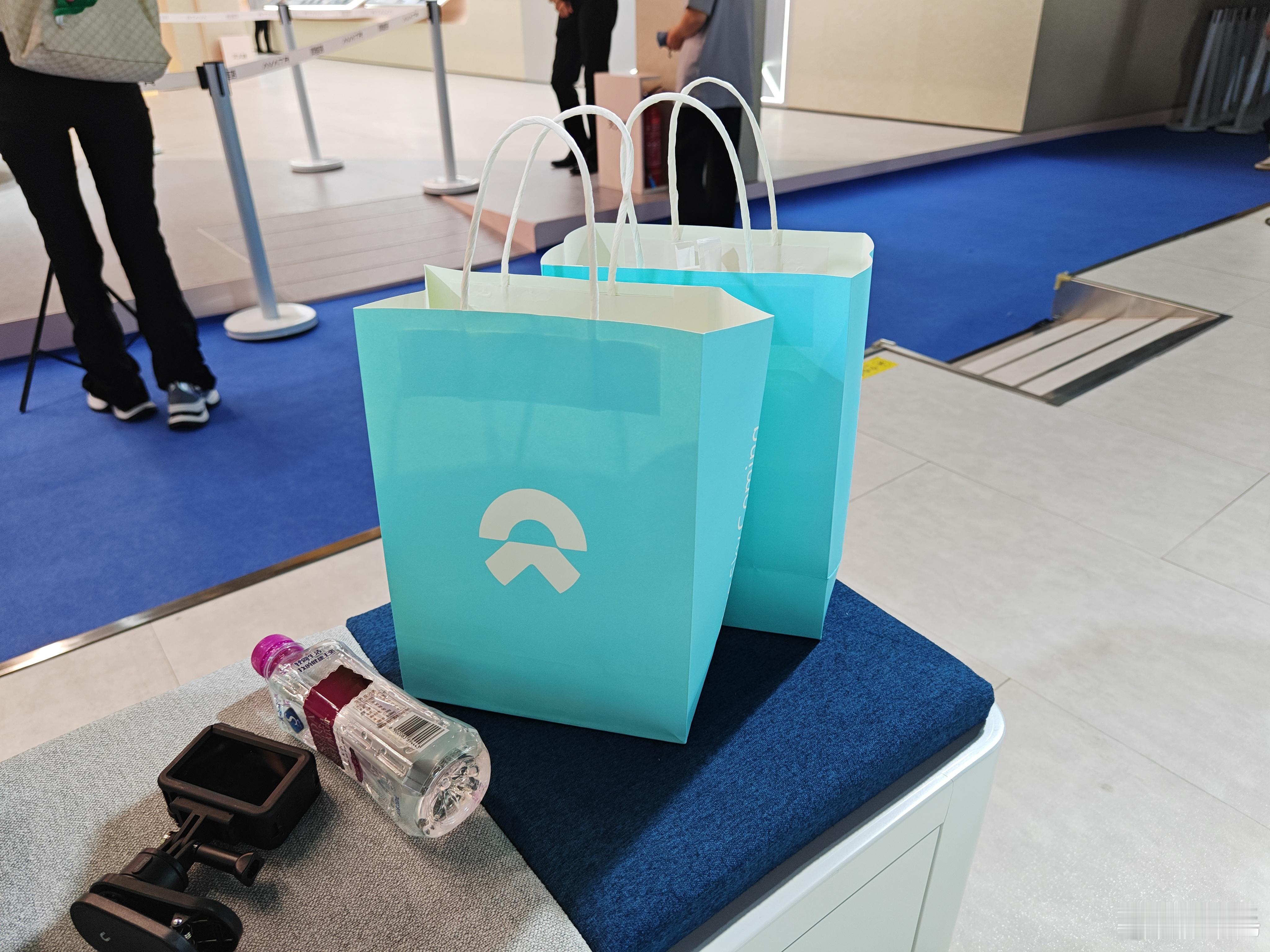 车展蔚来牛屋最大的用途：可以积分结账的饮品店。[doge]#蔚来##2024成都