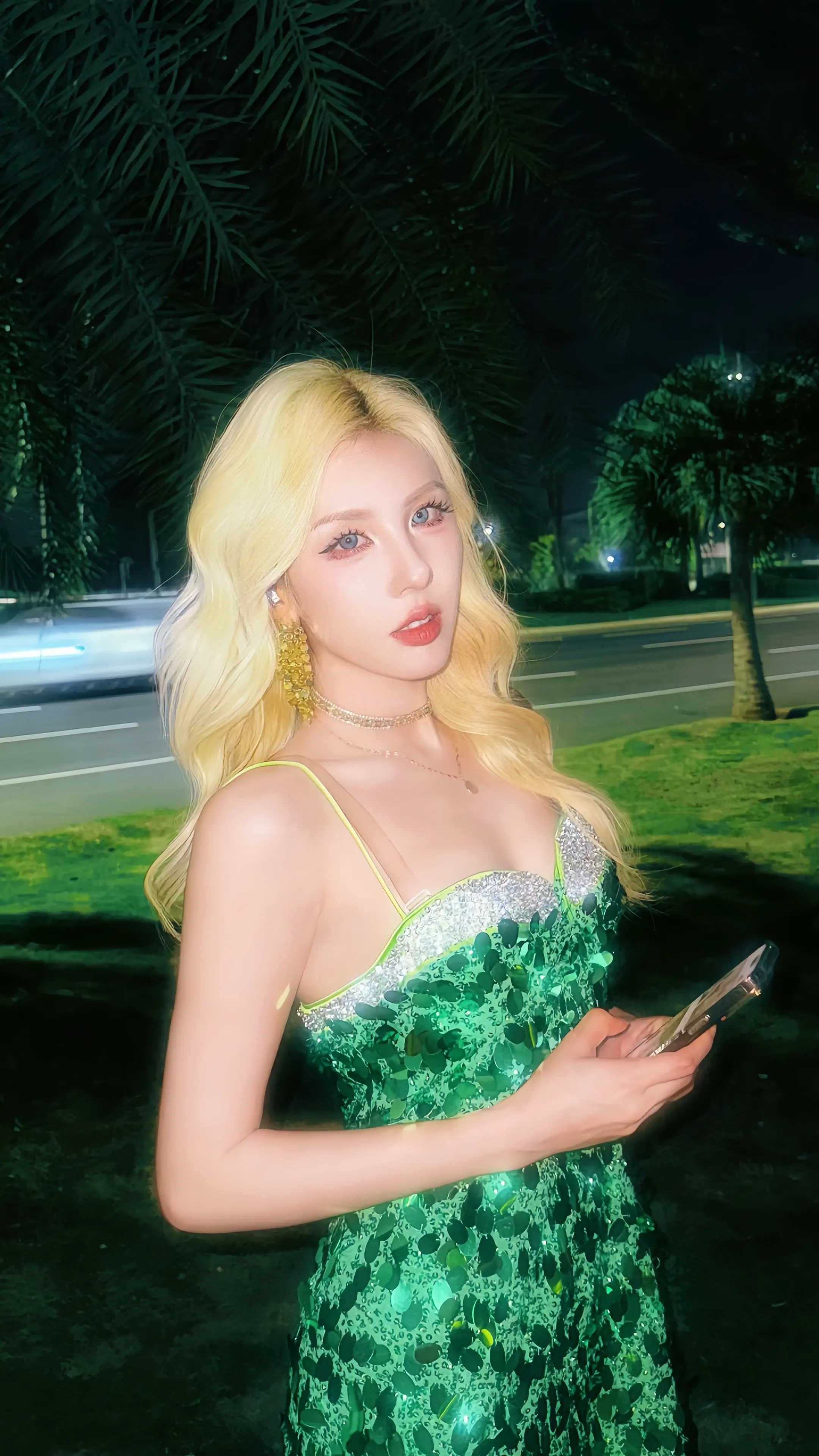 都去听咔子的新专辑。  浪漫的歌曲和雅加达的晚风适配度百分百