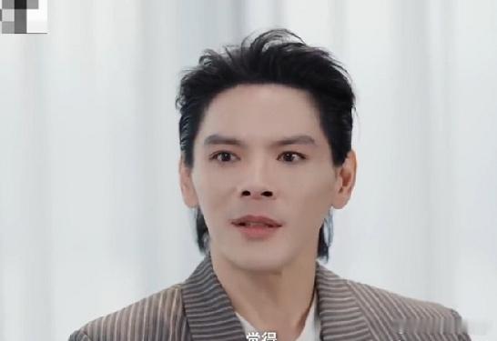 向佐受访直言全靠命！自豪父亲向华强、妻子郭碧婷，普通人看完五味杂陈 易立竞深度采