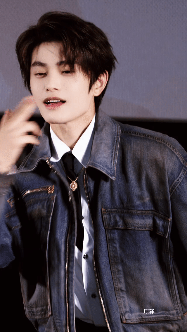 丁禹兮跳了姐姐有点坏 这大晚上的，给姐姐吃得这么好，还是免费的，姐姐给你打cal