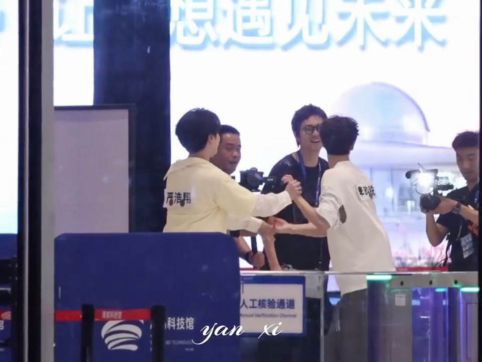 好期待这一期播出！李昀锐衣服撕烂了李昀锐嘎吱窝撕凉快了