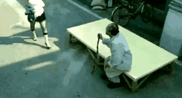 这一摸，是压垮老人的最后一根稻草。[流泪]