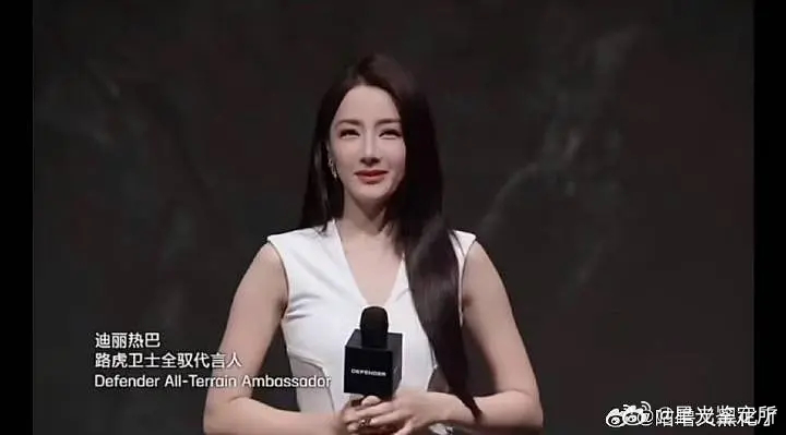 迪丽热巴的眼睛这是怎么了？ 
