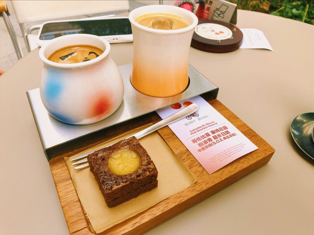 北京昨天下雪今天下冰雹来祥云小镇和朋友喝个咖啡☕ 北京·BERRY BEANS(