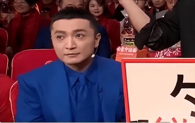 王菲出场，瞬间爆了！网友却对着她的耳环流口水