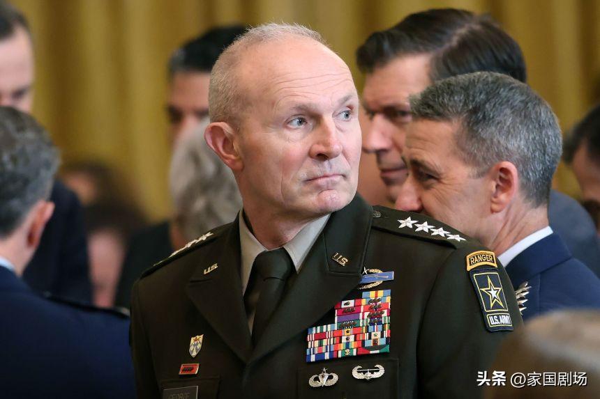 赫格塞斯要求陆军参谋长兰迪·乔治将军辞职并立即退休，外界猜测原因是乔治反对将三角