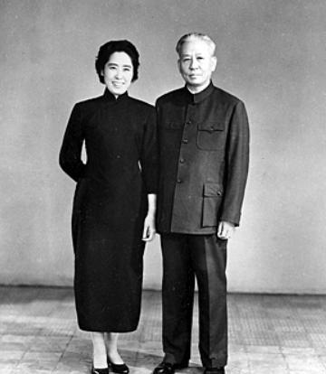 1963年11月下旬，王光美前去参加“四清”工作，临行前交代刘少奇把家里的存钱柜