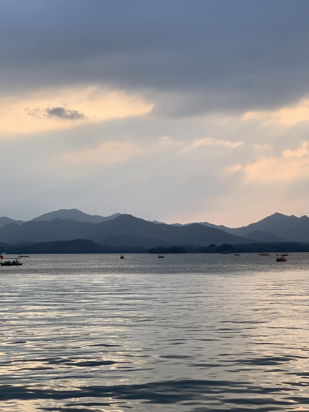 “欲把西湖比西子”