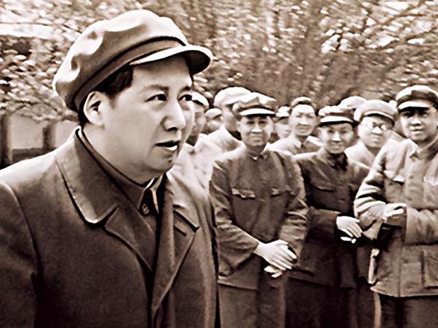 你有没有想过，为什么真正读懂那位老人家的人，提到他晚年时，心里总会泛起一阵酸楚？
