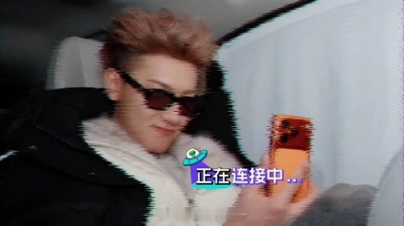 刘耀文于洋随地大小演黄子韬刘耀文互相没接到对方电话 闲聊时刘耀文收到黄子韬的消息