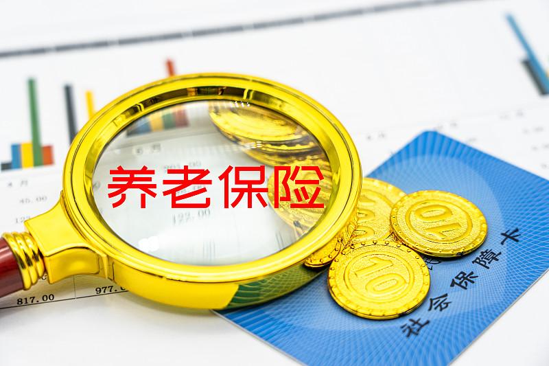 网上对郑秉文养老方案的骂声一片，其实挺不妥当的。
很多人一上来就把所有不满都扣在