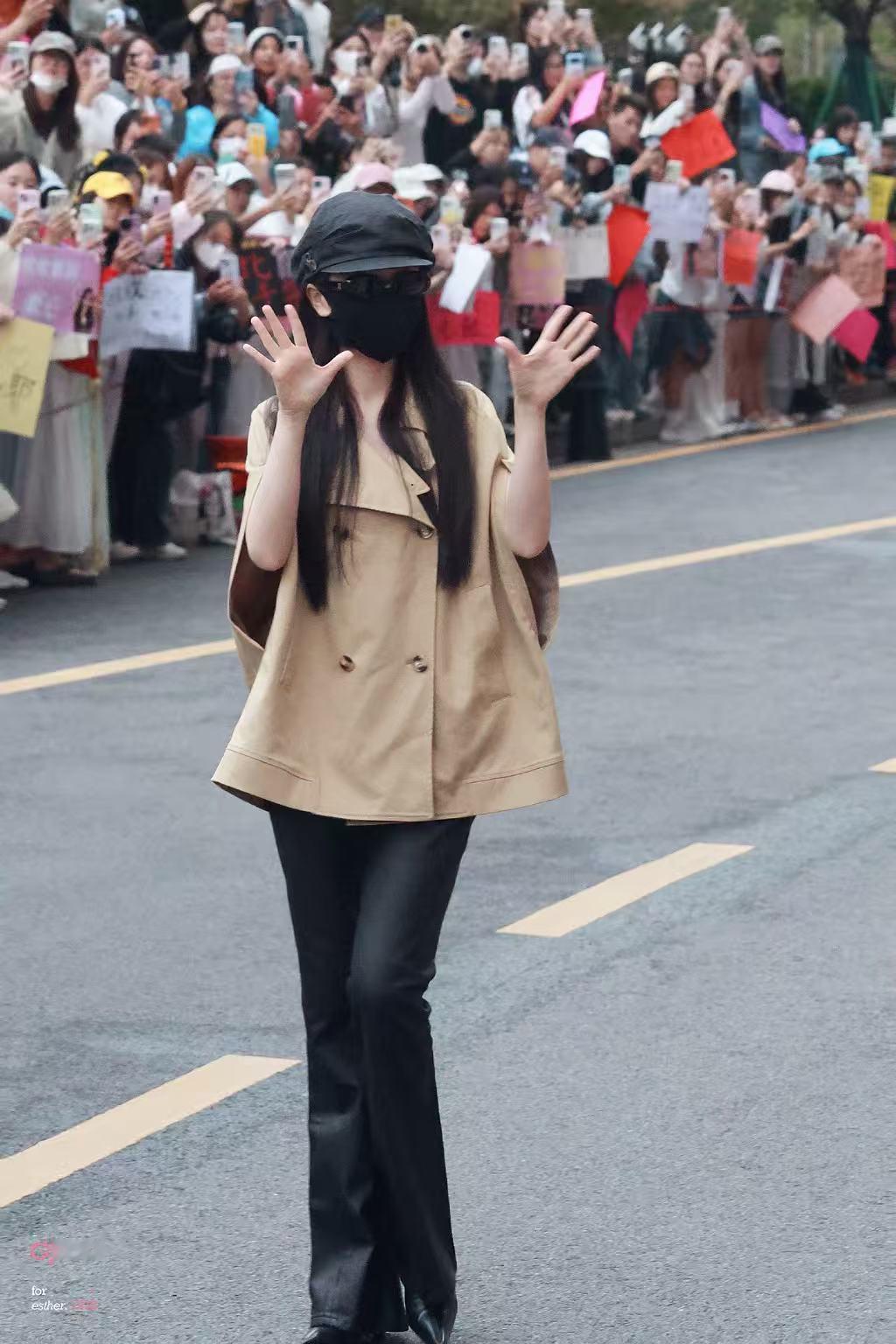 虞书欣[超话] EstherStyle私服穿搭来自星星的穿搭 🥂摩登英伦风穿搭