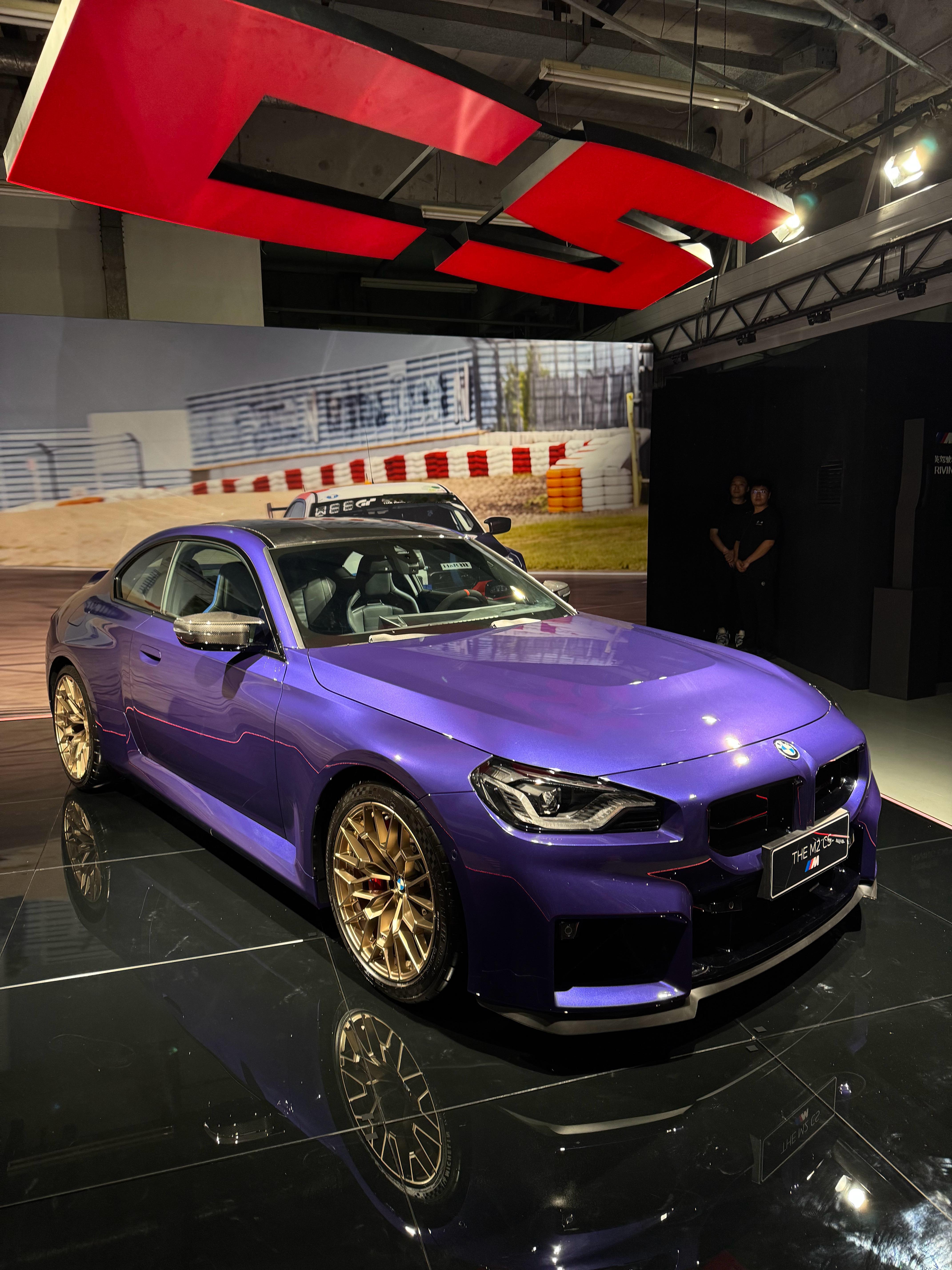 宝马M2 CS，天鹅绒蓝金属色。全球限量2000台，中国200个配额，说是已经订