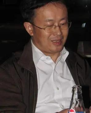 心怯处必有鬼！……
人大取消了蒋方舟的学位，作为同一校出来的项立刚是赞称人大的做