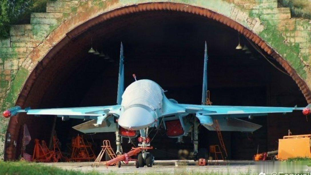 昨天，俄空天军一架Su34战斗轰炸机的弹射座舱在0速度、0高度条件下成功启动，但