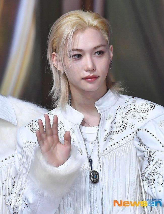 李龙馥 in Louis Vuitton💎矜贵宫廷小王子💫SBS红毯 SBS