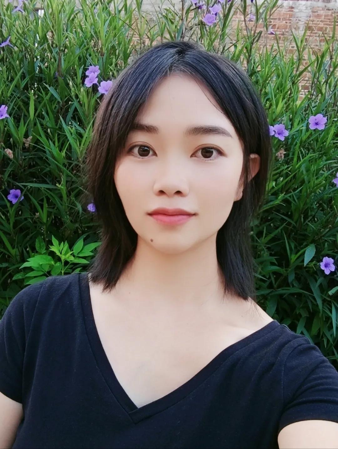 我来自广西梧州，岑溪市，出生于农村！


平凡的我出生在平凡的家，没有很富裕，但