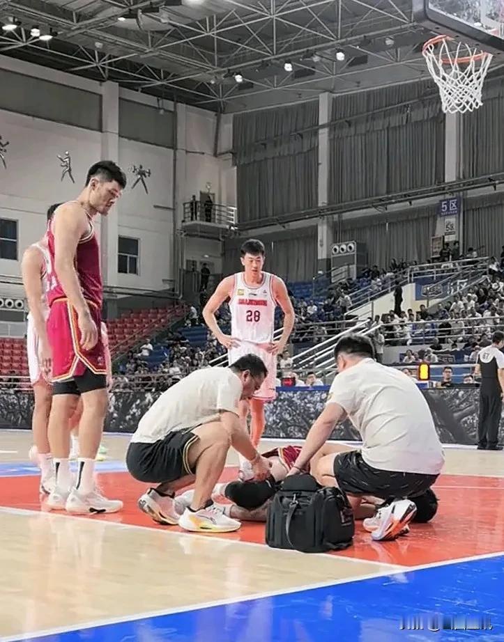 连伤两人竟然说没有半点关系？广东媒体人为广东球员洗白有点苍白无力？
山西汾酒男篮