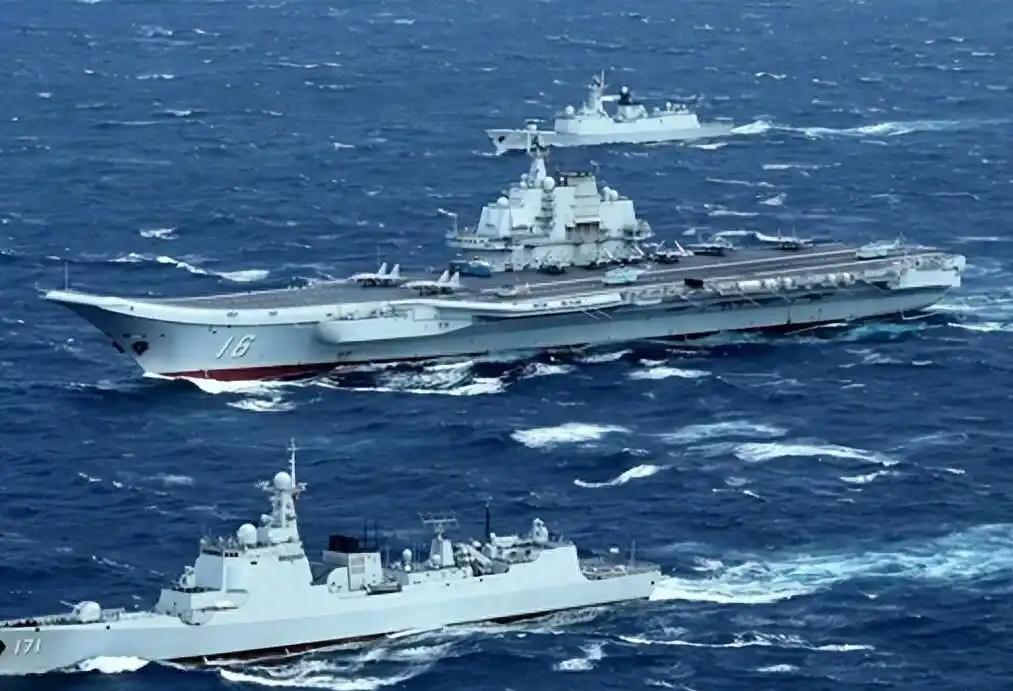 辽宁舰折返巴士海峡，安徽舰“隐身”西太，一明一暗摆震慑台独。

一度在西太平洋“