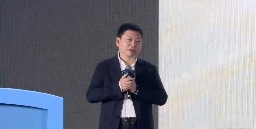 #余承东讽刺汽车非专业测试很黑#你咋看这事？他在蓝皮书论坛省强调，华为支持建立汽