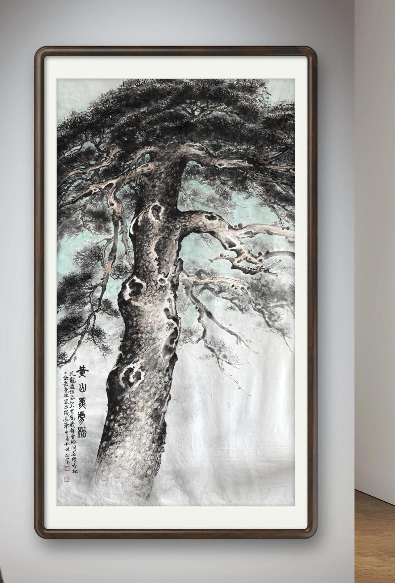 三上黄山，二画黑虎松。
虬龙盘结气如山，
黑虎藏锋云海间。
两绘奇松三访岳，
毫