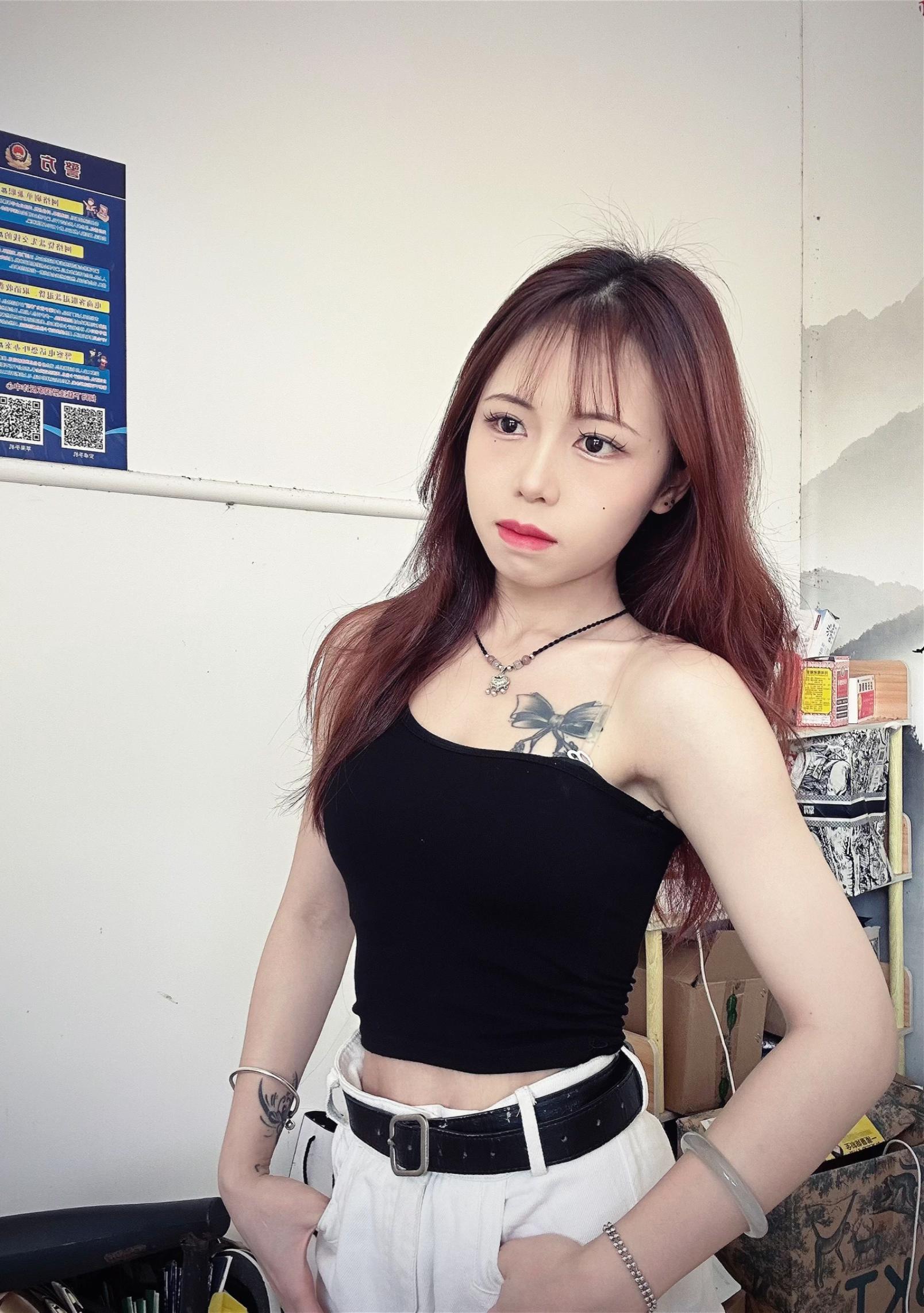 衣服穿久了我都会丢弃 你也不例外