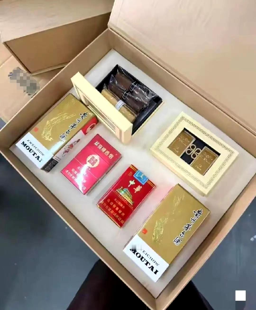 网友：周末去参加了朋友的婚礼，这样的伴手礼在你们那里是什么水平呢？