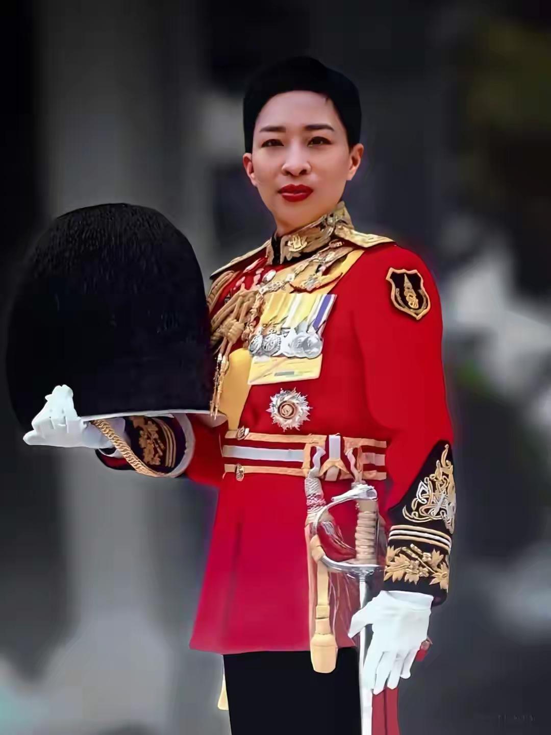 泰国的帕查拉公主多么努力，从来不像其他王室公主那样吃喝玩乐，骄奢淫逸，而是努力工
