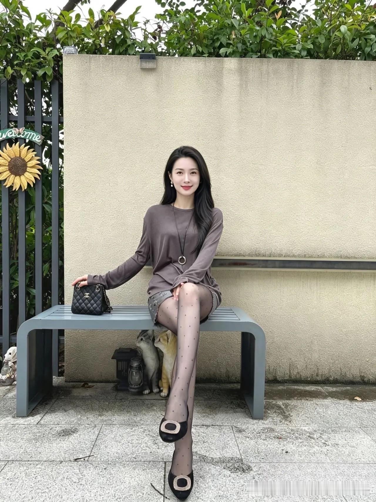 一隅小院，清宁日常，穿搭简约随心，守一份从容，慢度日常，平安舒心即是最好的生活。