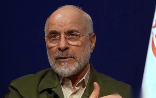 伊朗议长硬气表态，不光敢承认打不过美军，还把美国的遮羞布撕得一干二净，凭实力让美