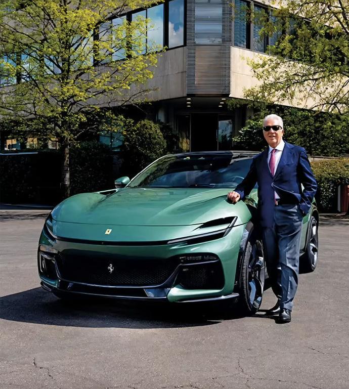 这颜色、这外观咋这么熟悉呢？ 
这是恩佐.法拉利 之子 皮耶罗.法拉利 的 定制