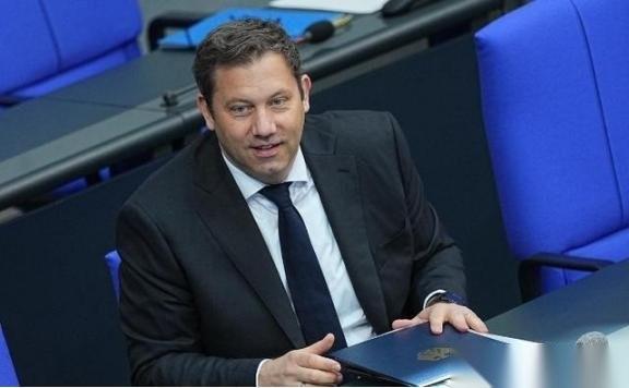 [吃瓜群众]德国财长拜尔说了两句狠话，第一句是“我们不要中国垃圾！”第二句是：“