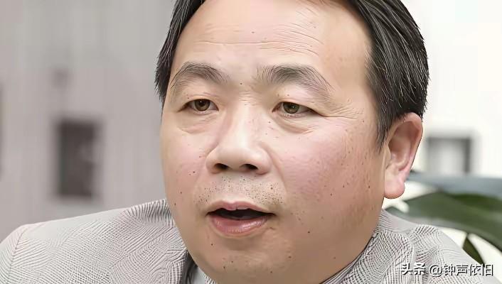 看他的简历，说他是中国高级学府北京大学出来的高材生，我只能说他是北京大学的耻辱。